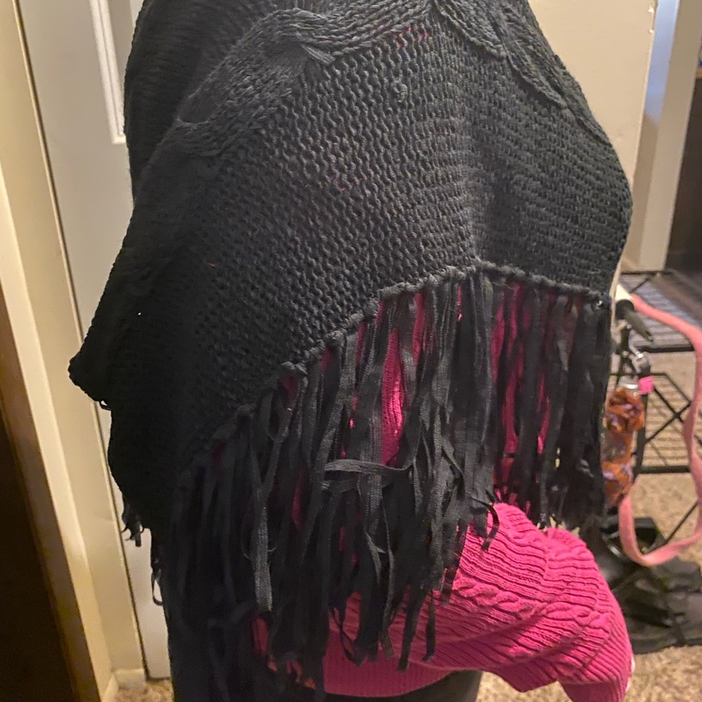 Black Poncho - Picture 5 of 7